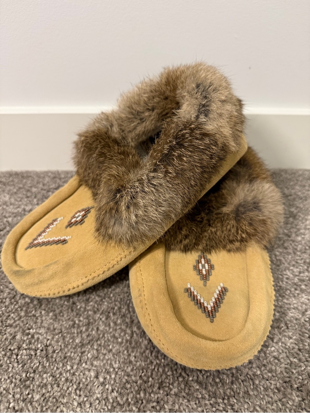 Women's Faux-Fur Trim Suede Moccasin Slippers in Tan